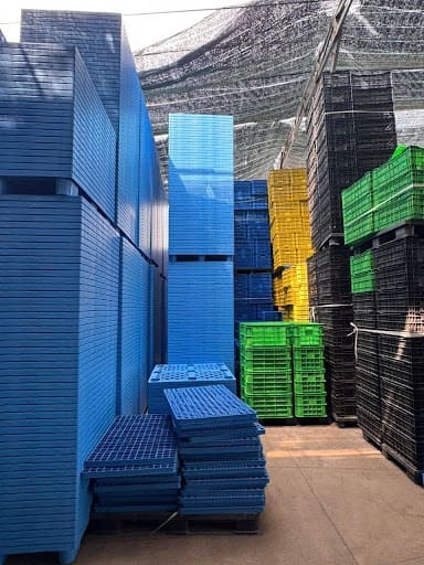 Tổng kho tấm pallet nhựa lót sàn và sọt nhựa đa dạng kích thước