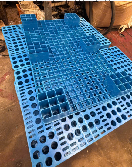pallet nhựa 3
