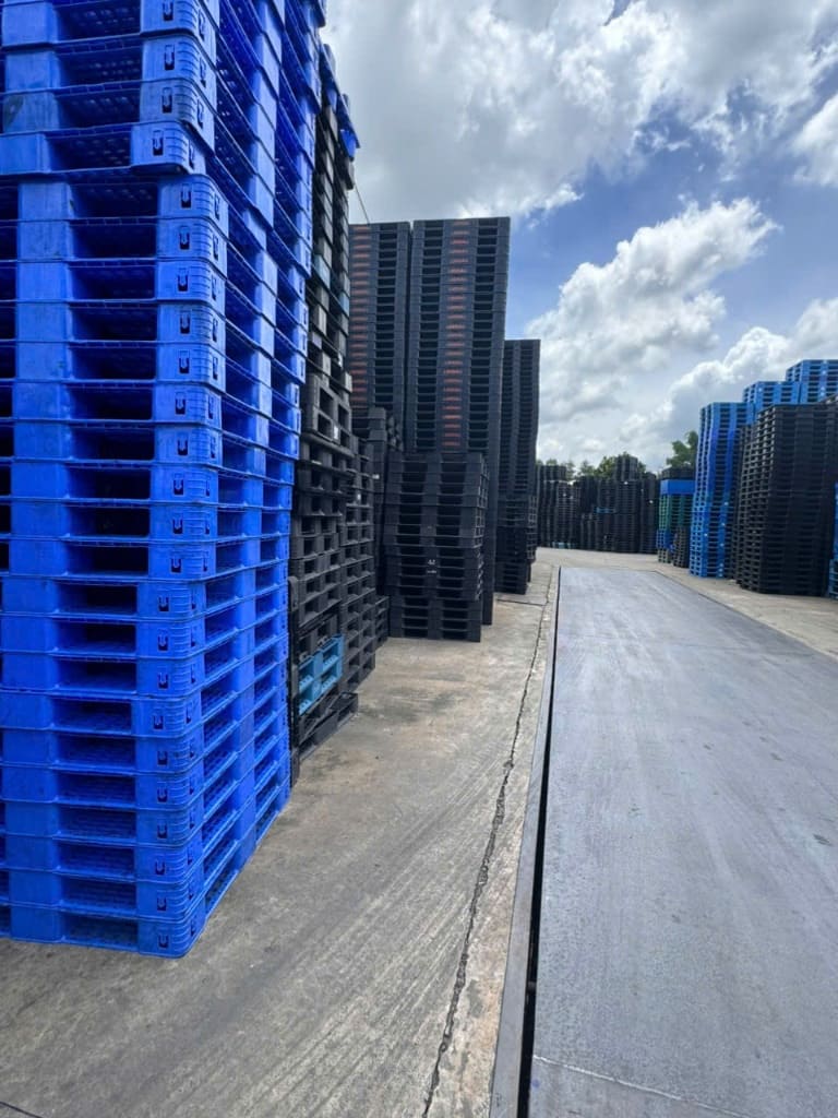 Tổng kho pallet nhựa Thịnh Phát cung cấp pallet số lượng lớn giá sỉ