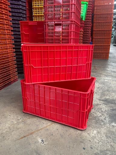 Thùng nhựa đặc màu đỏ 3T1 thành cao có gân tăng cứng chịu lực