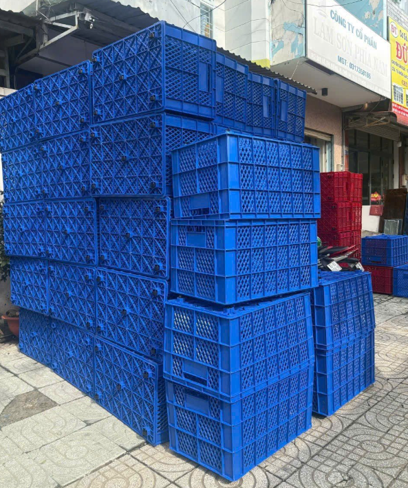 Các chồng sóng nhựa hở màu xanh dương cỡ lớn
