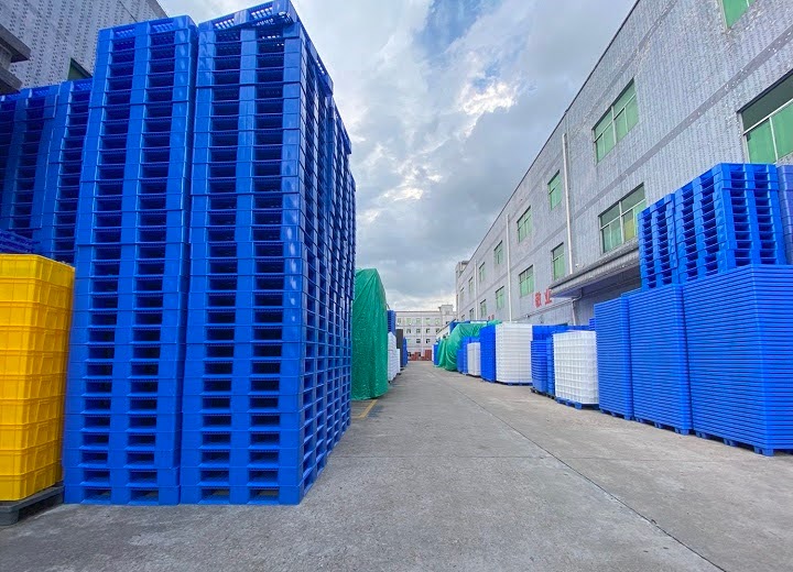 Ưu điểm của pallet nhựa trong công nghiệp hiện đại