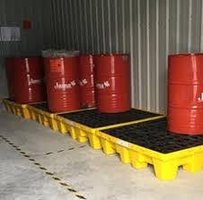 Vì sao nên sử dụng pallet nhựa chống tràn dầu trong nhà máy?