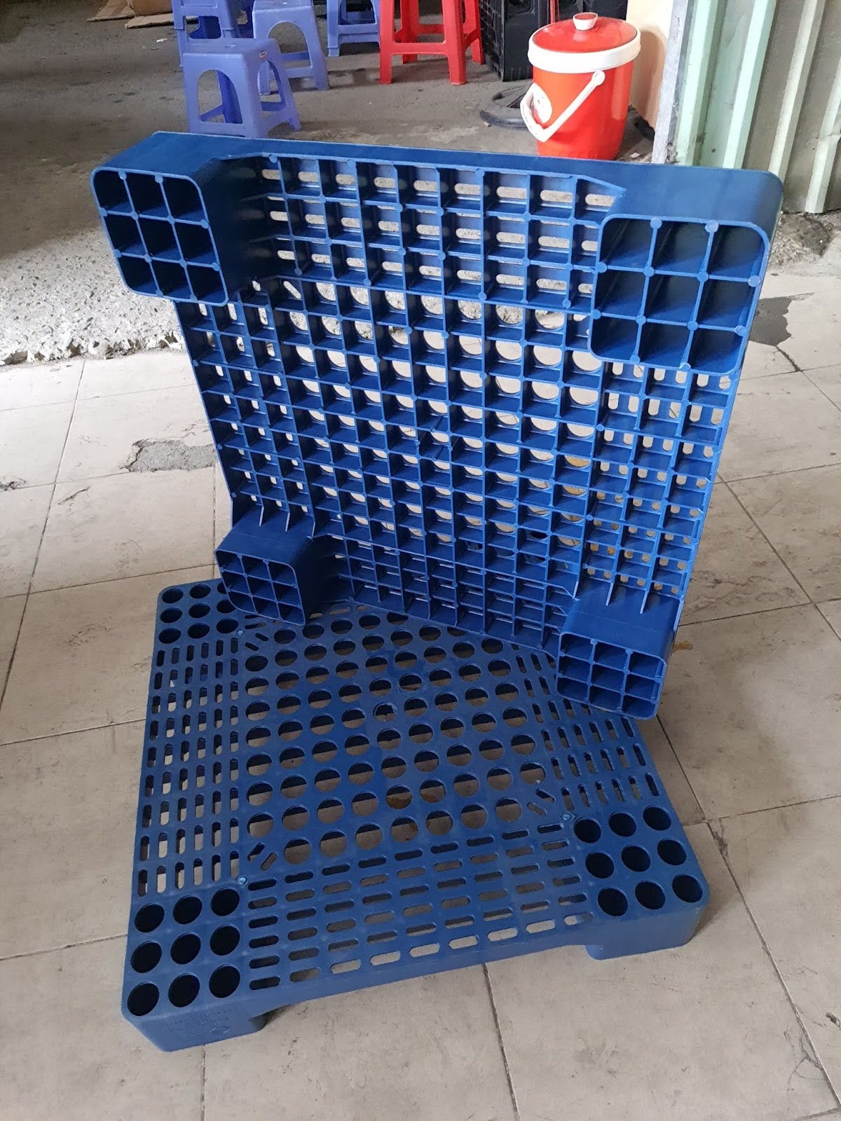Tại sao pallet nhựa lót sàn giá rẻ được ưa chuộng ở Sài Gòn?